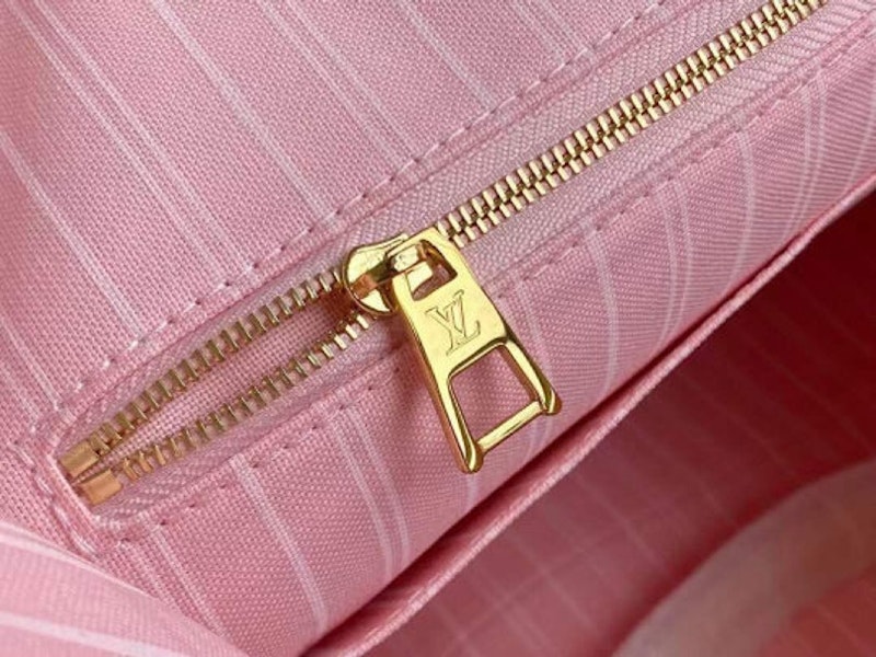 Louis Vuitton Neverfull Bag