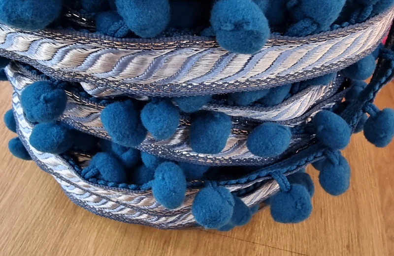 Pom Pom Borte mit Glitzer