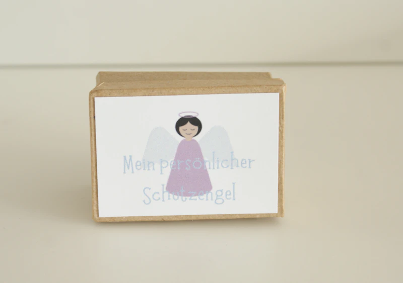 Mittlerer Schutzengel aus Holz inklusive Geschenkbox 