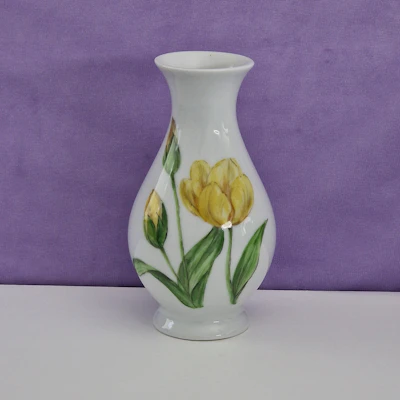 Porzellanvase mit Tulpe