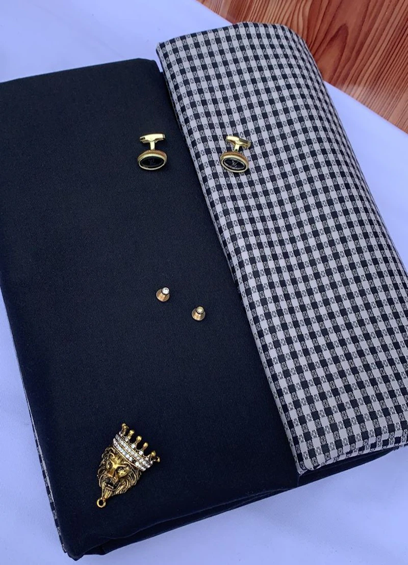 Back and white pattern Senator