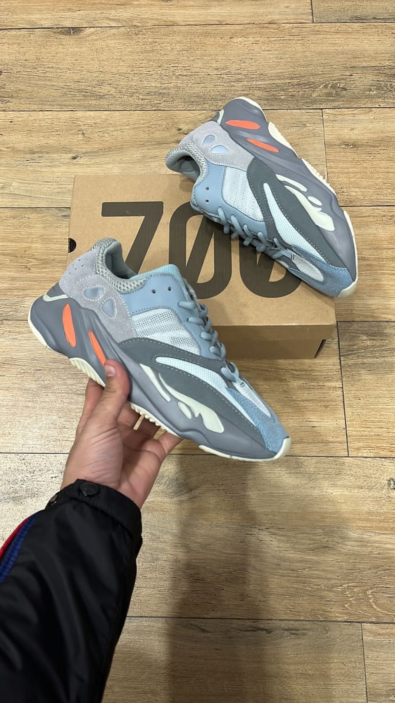 Adidas yeezy boost 700 wave runner 