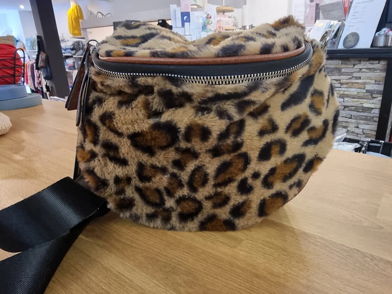Bauchtasche aus Tieger Plüsch