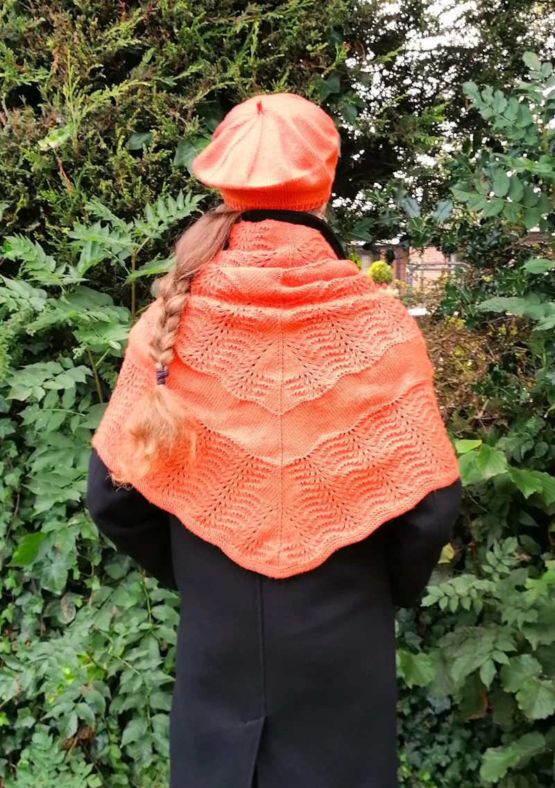Triangular scarf - Ajour, made of 100% Acryl, hand knitted, will be made in your favorite color! (to order)