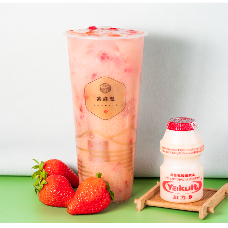 Strawberry Juice with Yakult and green tea (Chamali)