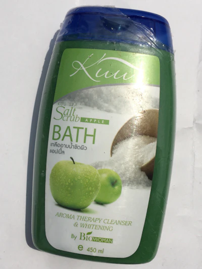 Kuu Salt Scrub Bath (Apple) 450ml