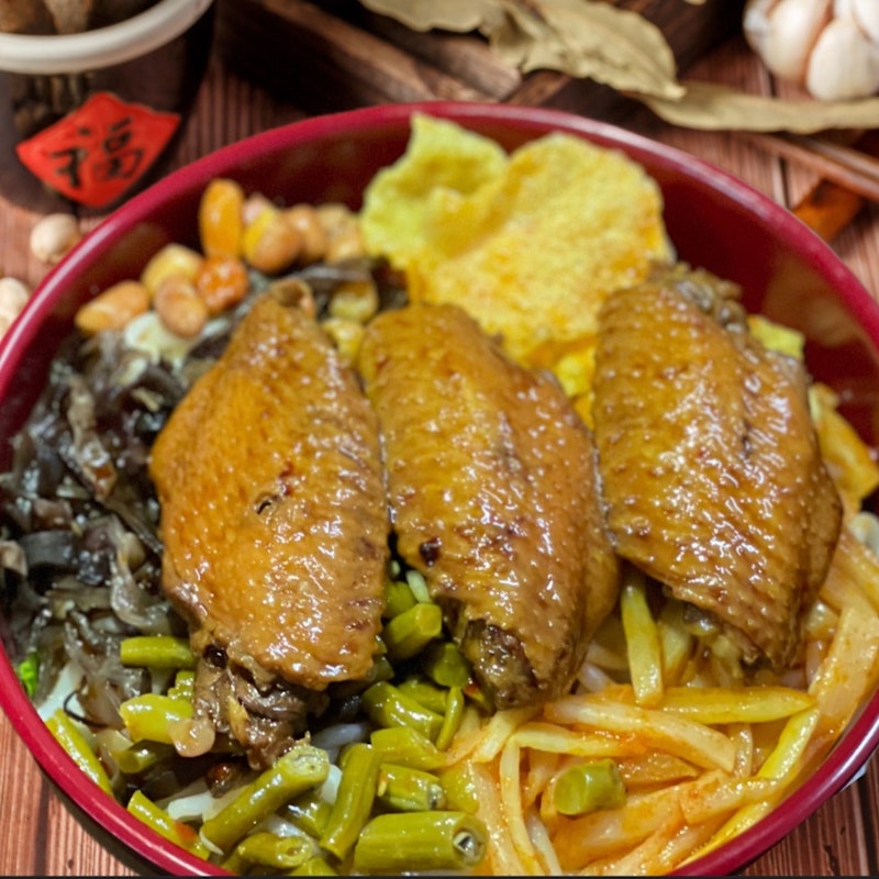 Luosifen with Chicken wings(黑沙環萬利樓螄聊)