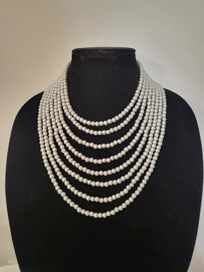 Statement necklace Grey pearls 