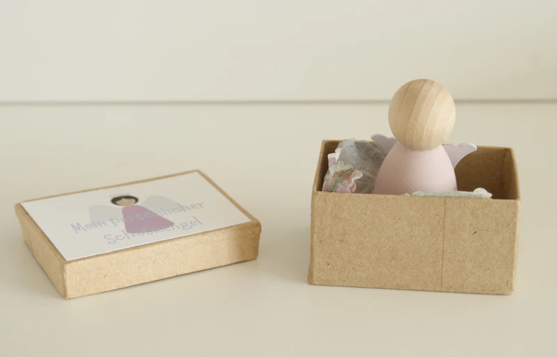 Mittlerer Schutzengel aus Holz inklusive Geschenkbox 