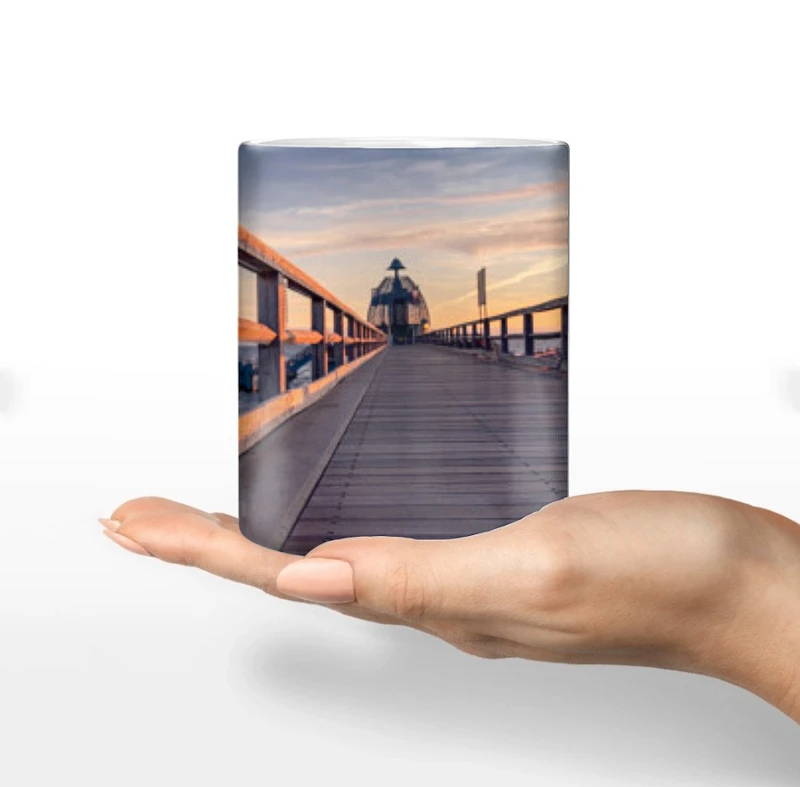 Selliner Seebrücke Tasse – Keramikbecher mit Ostsee-Motiv, Sonnenaufgang auf Rügen