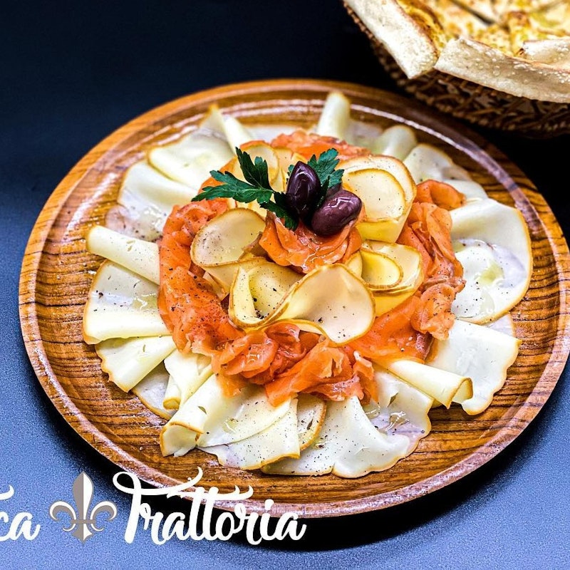 MOZZARELLA E SALMONE AFFUMICATI (宋玉生帝景苑)