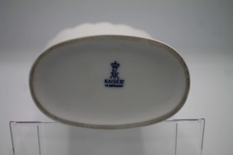 Antikes Vase von der Firma Kaiser, weiß