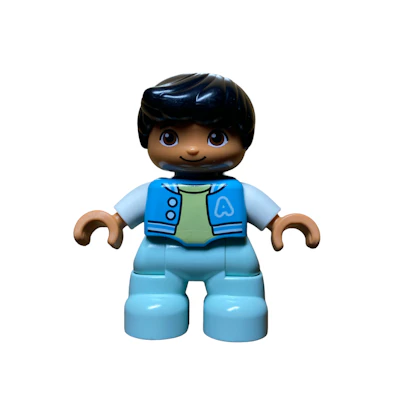 Junge mit hellblauer Jacke