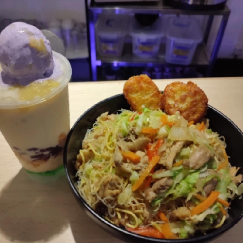 Pancit with halo halo (下環Big Momma)