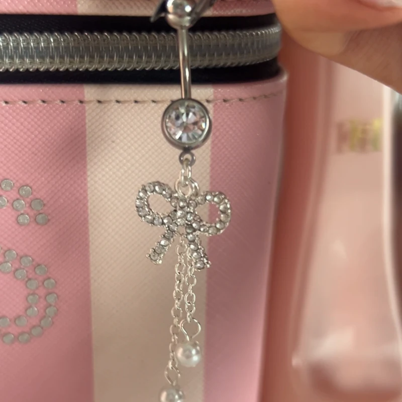 Bow dangle belly bar 