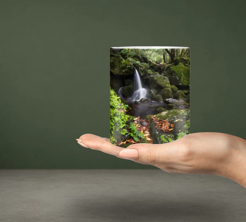 Madeira Tasse – Wasserfall & Lorbeerwald Motiv | Souvenir & Natur Geschenk für Wanderer Keramikbecher