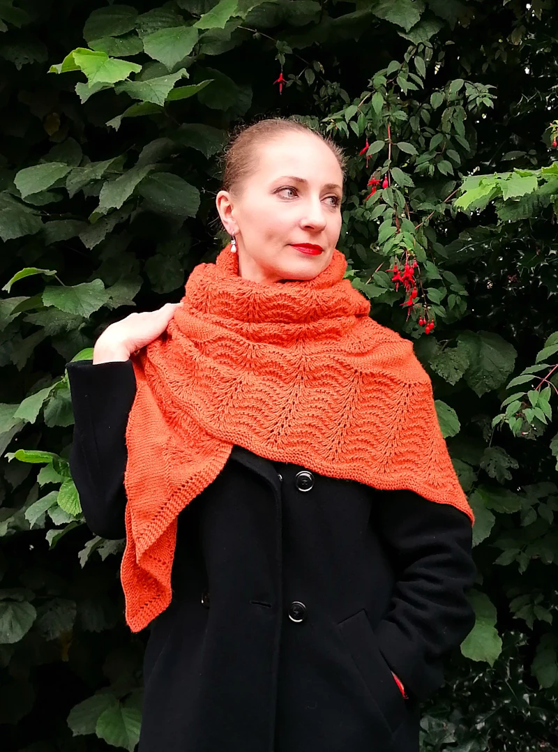 Triangular scarf - Ajour, made of 100% Acryl, hand knitted, will be made in your favorite color! (to order)