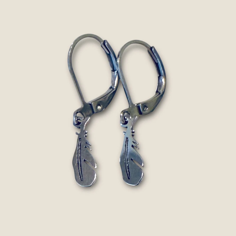 Edelstahl Ohrringe „Feather Light“ – Kleine Federohrringe | Allergiefrei & farbecht 