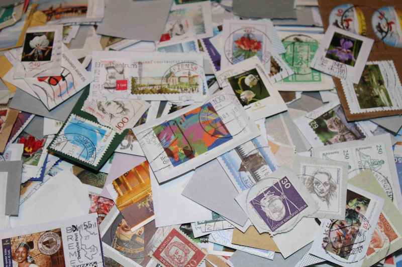 Briefmarken Kiloware Deutschland 300 g auf Papier, gestempelt, etwas Ausland kann dabei sein