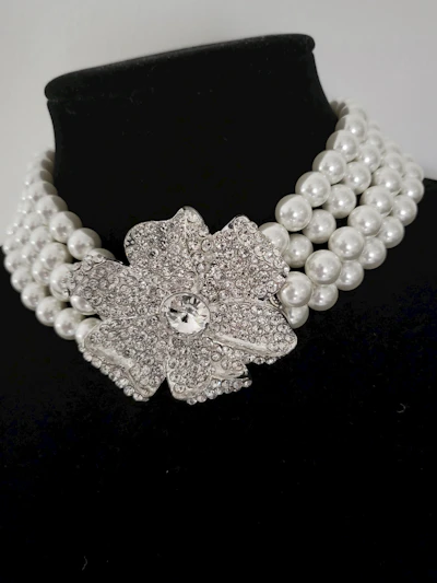 Camelia pearls necklace 