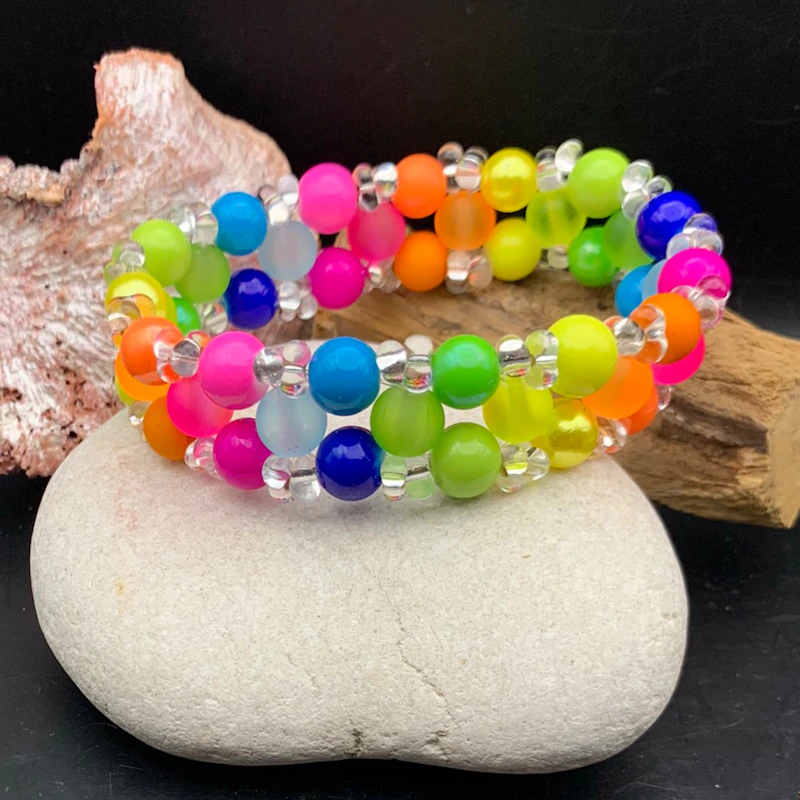 •• SÅLD •• 3-radigt armband NEON