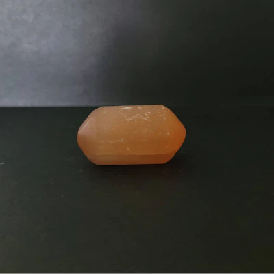 Oranžinio selenito pupa