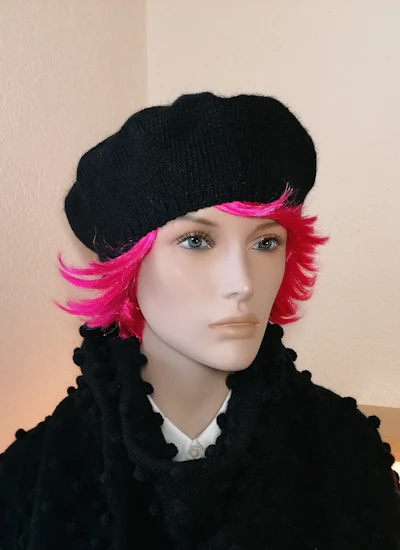 Womens classic beret- hand knitted from 100% wool