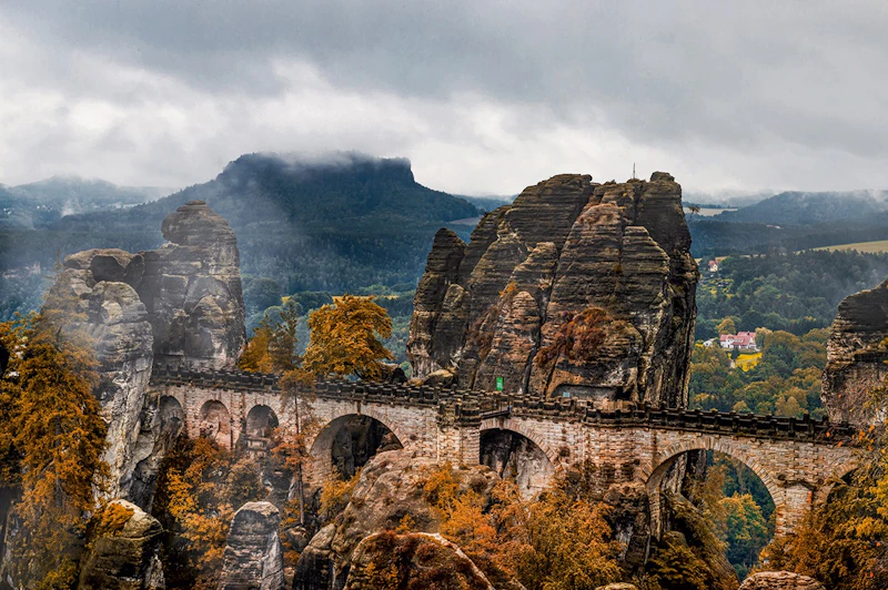 Die Basteibrücke zum Herbstanfang