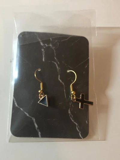 Kreuz und Dreieck Ohrringe in schwarz
