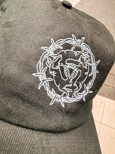 Drei Hasen Fenster Cap