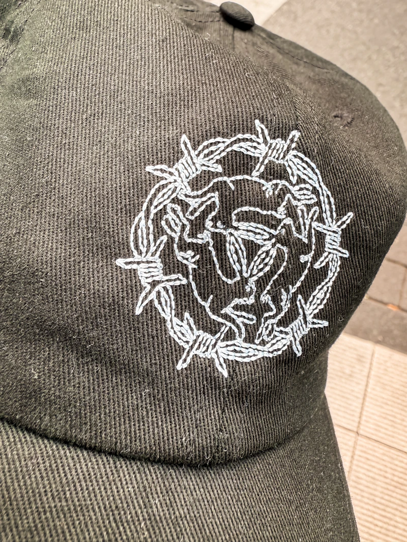 Drei Hasen Fenster Cap