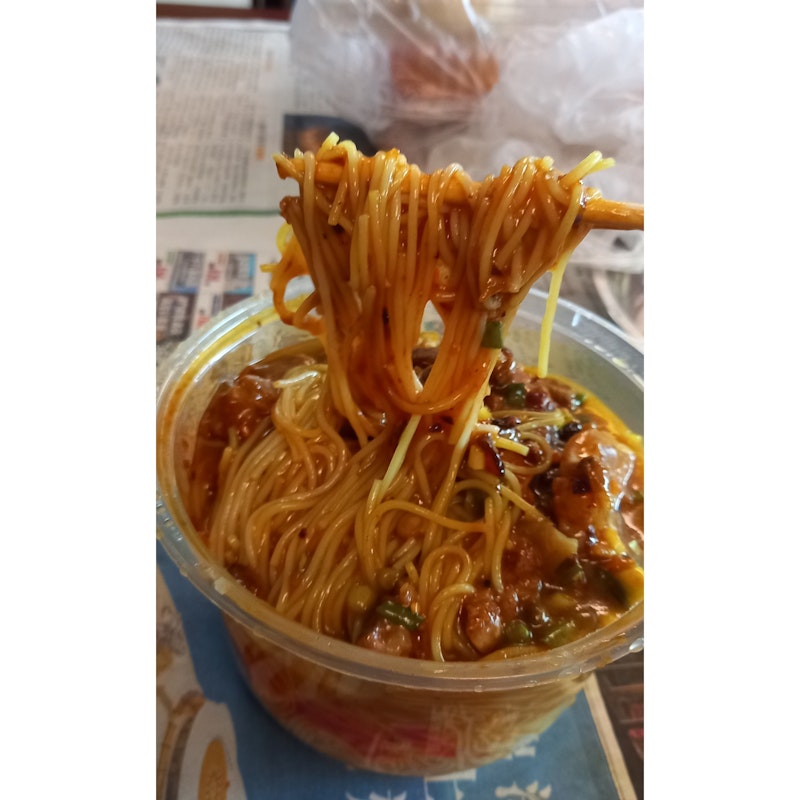 Yummy Spicy Beef Rice Noodles (利)