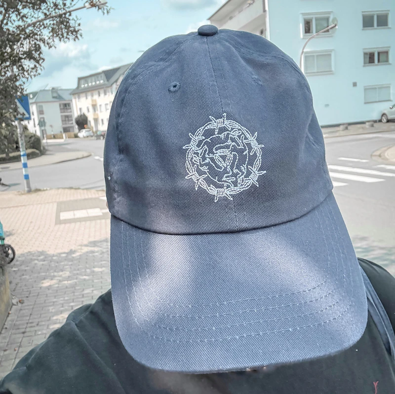 Drei Hasen Fenster Cap