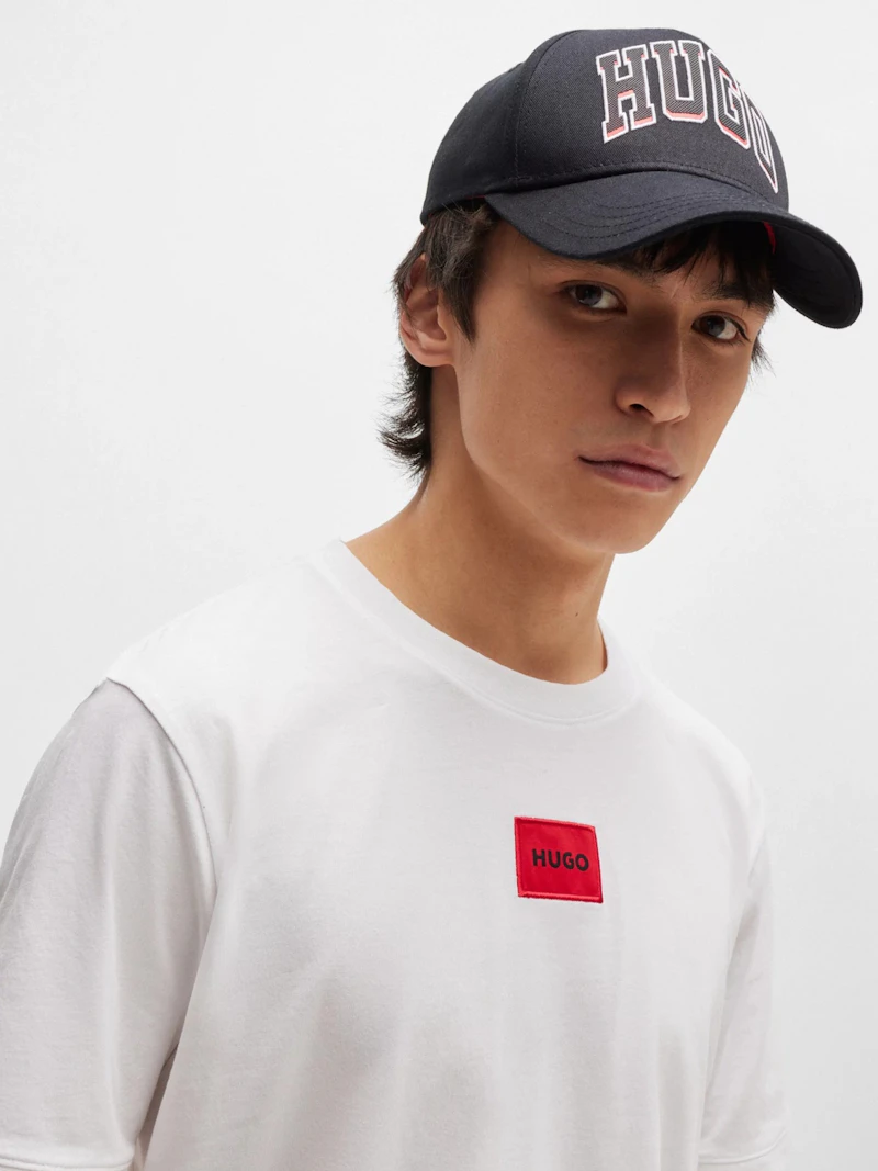HUGO - T-SHIRT BLANC ÉTIQUETTE ROUGE